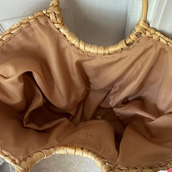 Floral Embroidered Straw Tote Bag - Picture 4 of 10